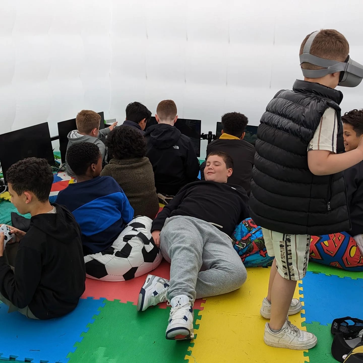 kids-tent-birthday-gaming-party