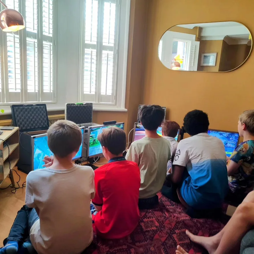 Hosted gaming party in the Malling area